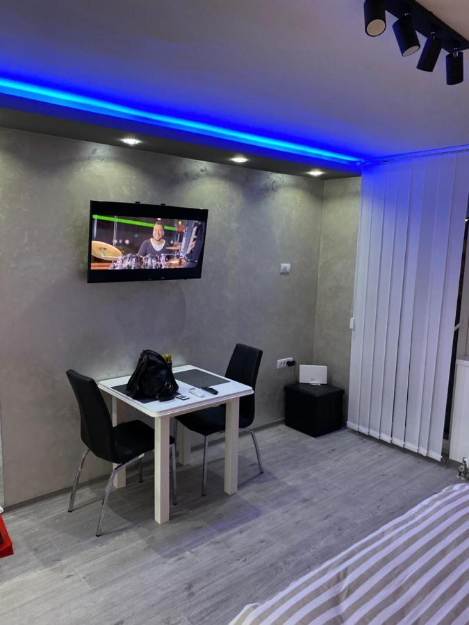 Manirosi 5 Apartment スボティツァ エクステリア 写真