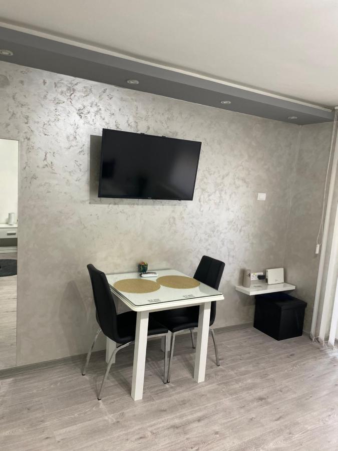 Manirosi 5 Apartment スボティツァ エクステリア 写真